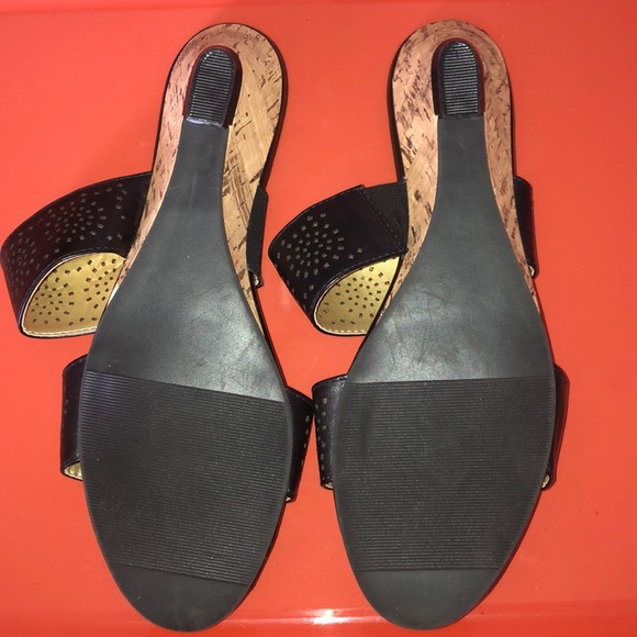 Classique Sandals - Picture 2 of 3